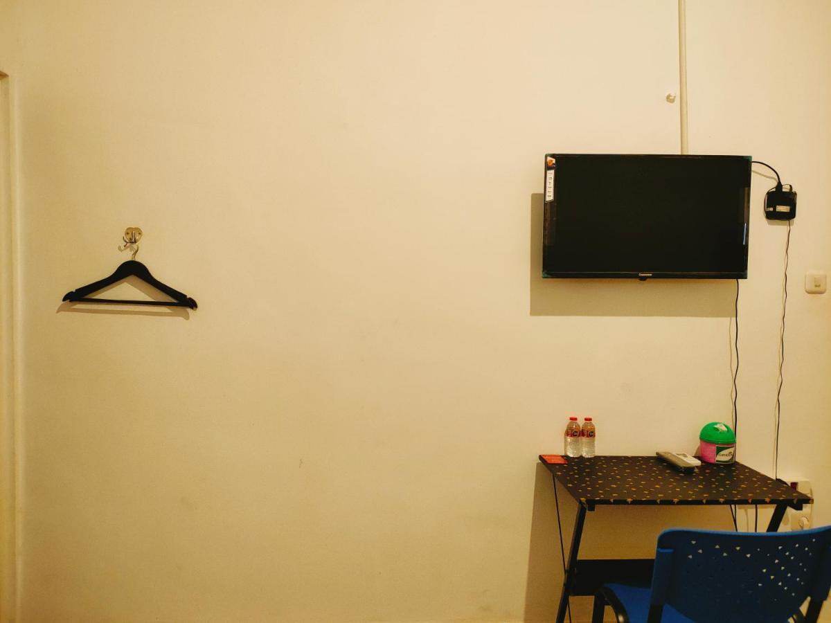 Reddoorz At Sukomanunggal Surabaya Exterior photo